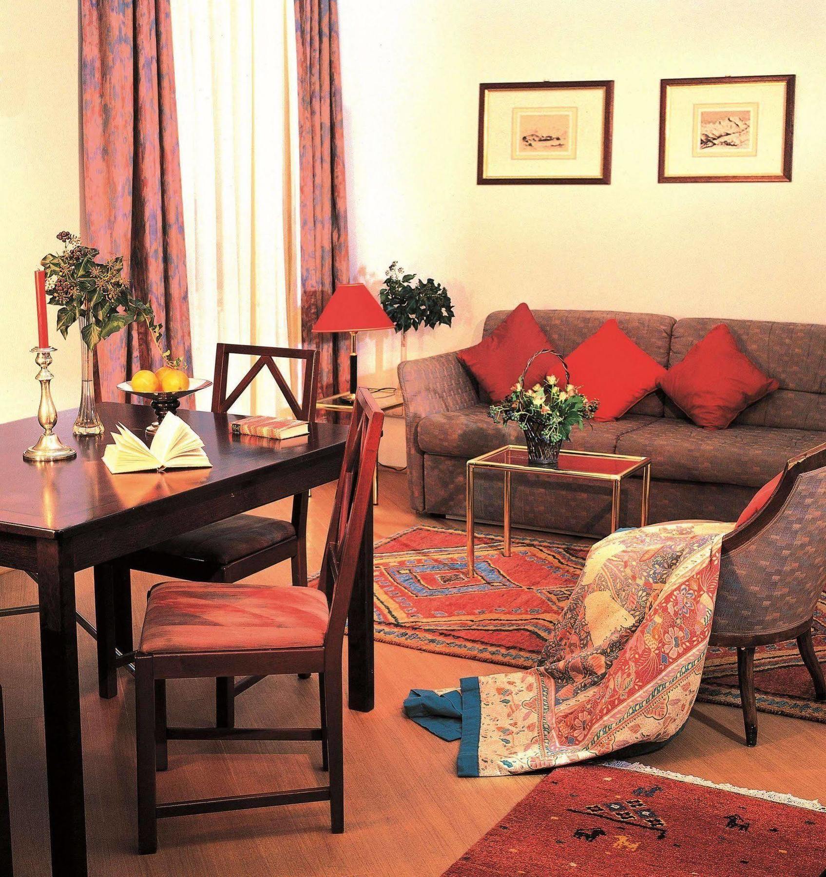Mondial Aparthotel 4*